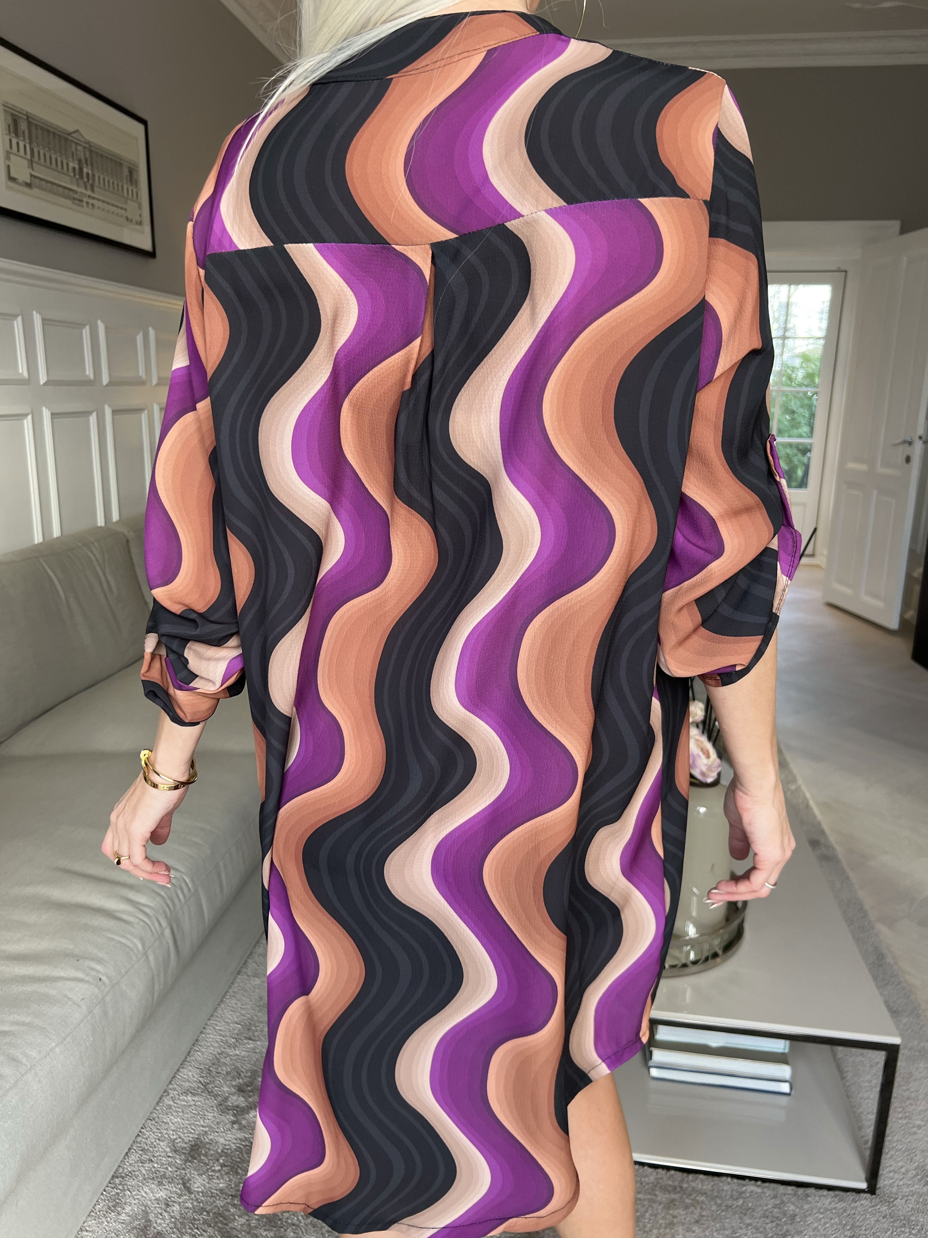 Vanesa Dress Wave - Lätt och luftig mönstrad klänning